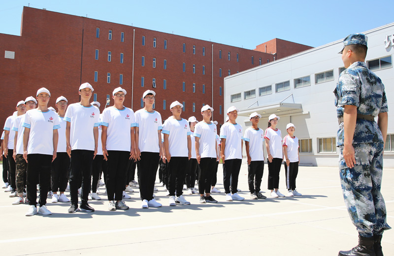 2019年7月1日，尊龍凱時(shí)人生就是贏北京集團(tuán)大學(xué)生入職培訓(xùn)。