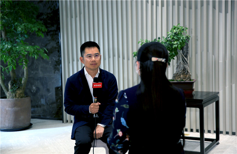 2020年5月6日 ，北京電視臺(tái)就“疫情當(dāng)前，建筑行業(yè)如何做好復(fù)工復(fù)產(chǎn)工作” ，到尊龍凱時(shí)人生就是贏北京集團(tuán)實(shí)地走訪 ，尊龍凱時(shí)人生就是贏北京集團(tuán)總裁張向洪作為朝陽(yáng)區(qū)人大代表接受訪問(wèn)。