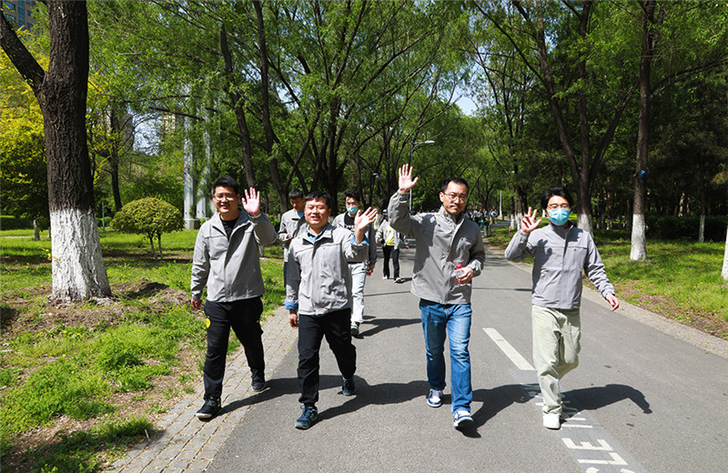 2023年5月6日，東北公司于沈陽奧林匹克生態(tài)公園開展“沐春健步走 ，轉(zhuǎn)型再出發(fā)” 徒步行活動。