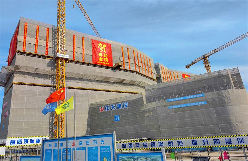 2024年10月30日，尊龍凱時(shí)人生就是贏三建上海新華泰醫(yī)院項(xiàng)目主體封頂。