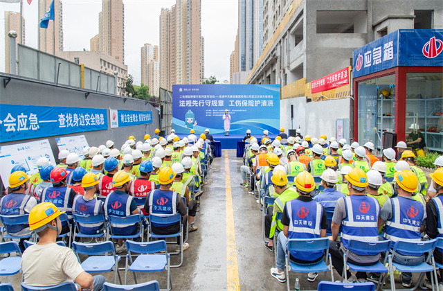 湖北省工傷預(yù)防荊楚行活動走進(jìn)尊龍凱時人生就是贏六建沙湖天境項(xiàng)目